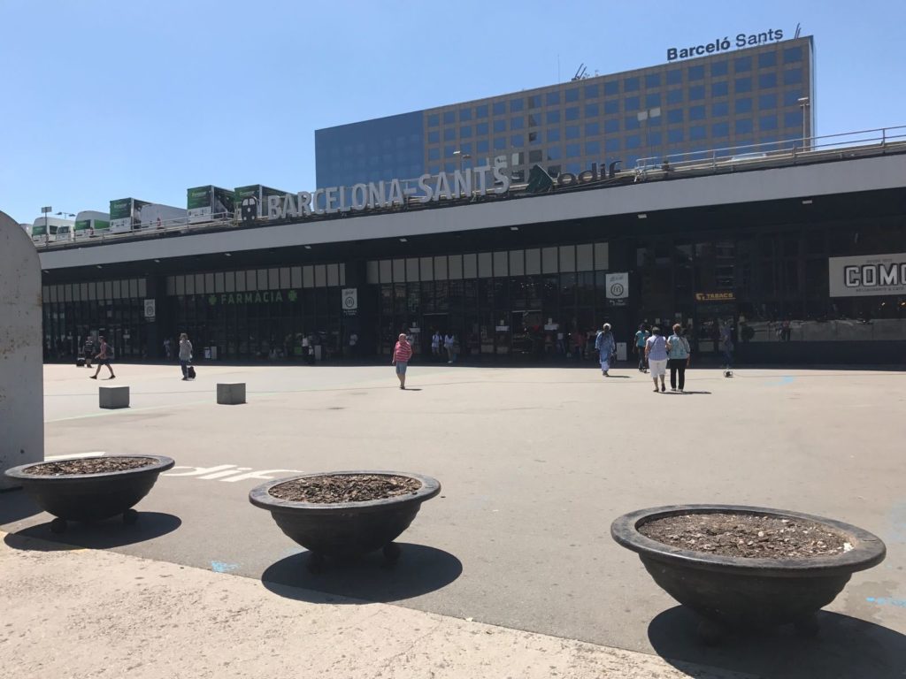 bolardos en estación de Sans barcelona