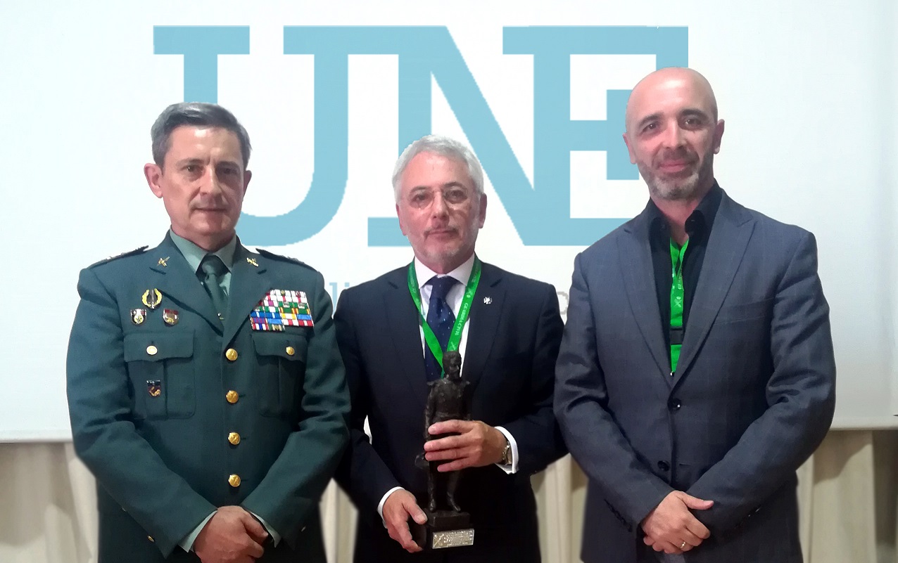 General Cuasante García-Javier Ruiz presidente une 108 y Angel Olleros coordinador UNE 108 accesos perimetrales