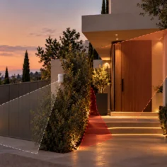 Sistema de seguridad residencial con cámara mal orientada, vegetación junto al detector, zonas ciegas y cableado accesible que reducen la eficacia frente a una intrusión.